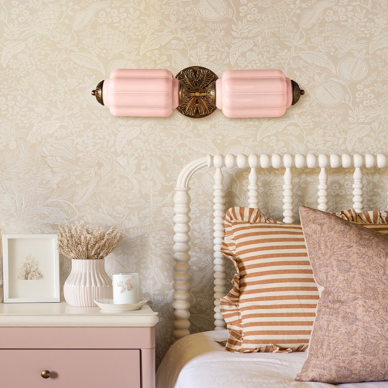Vintage Elegant Milk Glass Eloise Wall Sconce - Retro Accent Lighting for Bathroom\Bedroom\Hallway