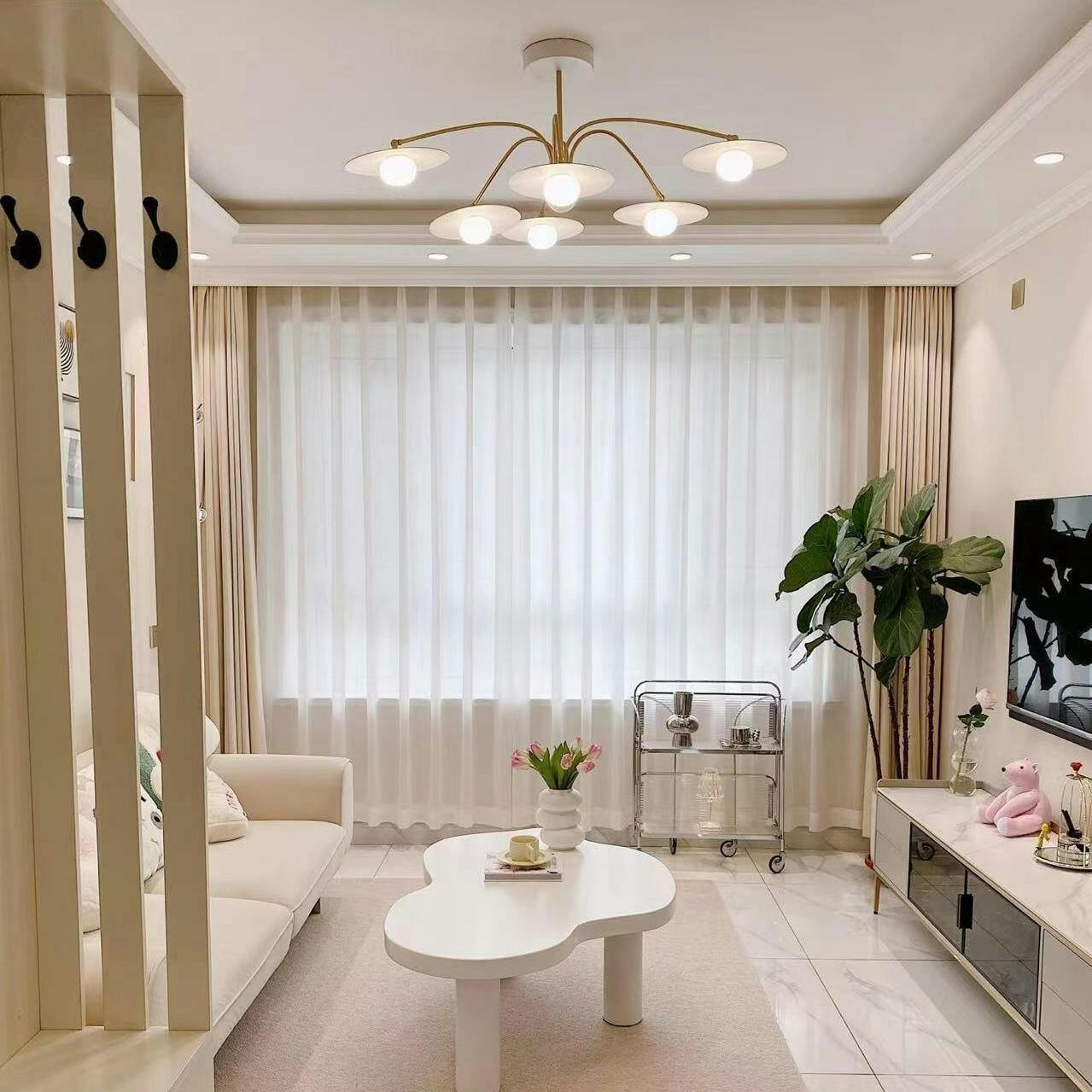 Xandros White Metal Champignon Chandelier