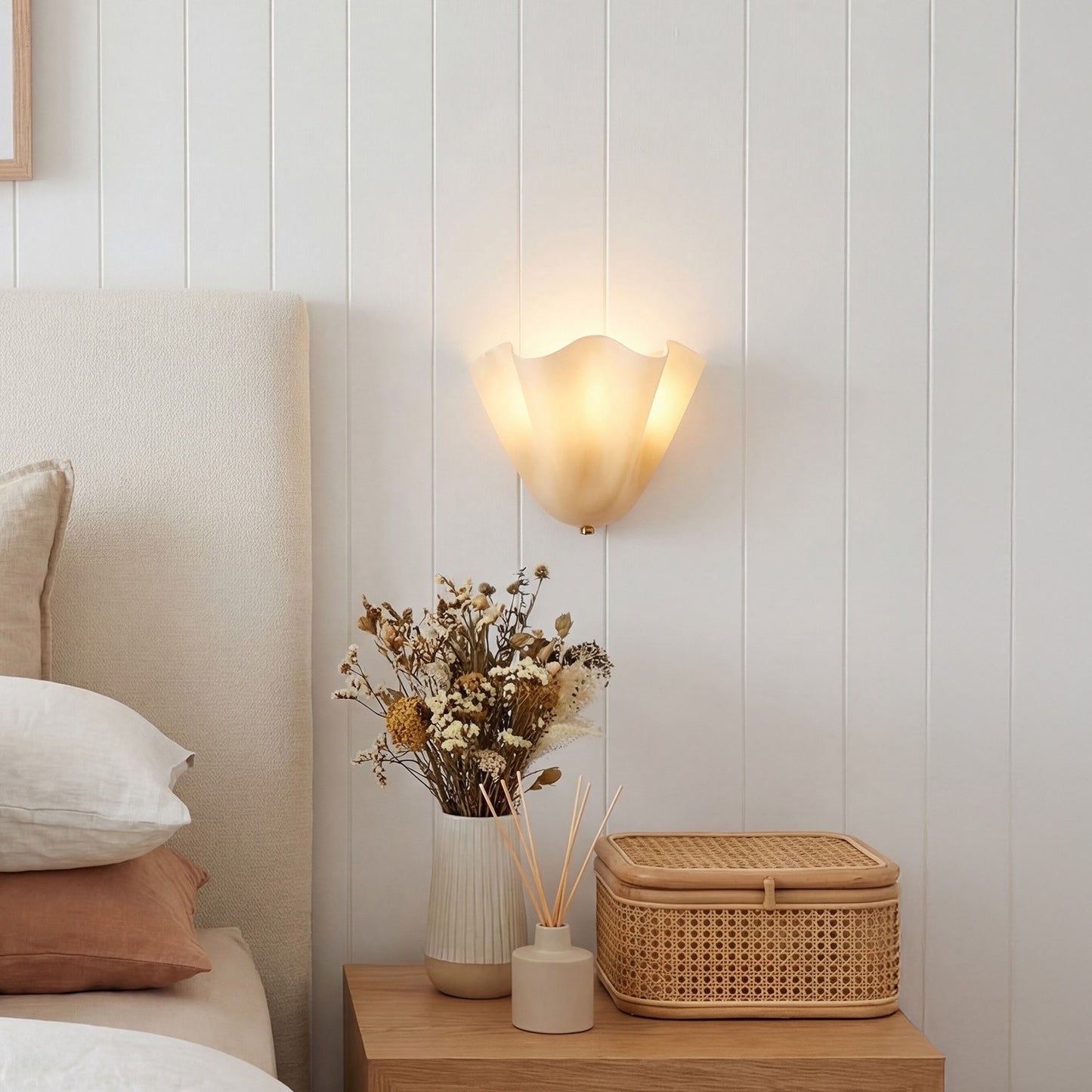 Kyrintha Mid-Century Skirt Shell Glass Fazzo Petalia Wall Sconce