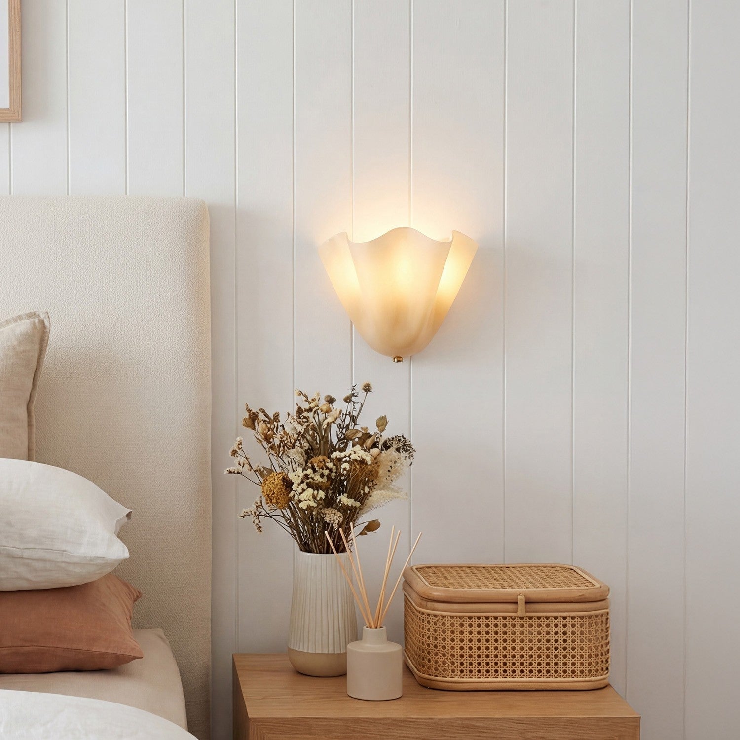 Kyrintha Mid-Century Skirt Shell Glass Fazzo Petalia Wall Sconce