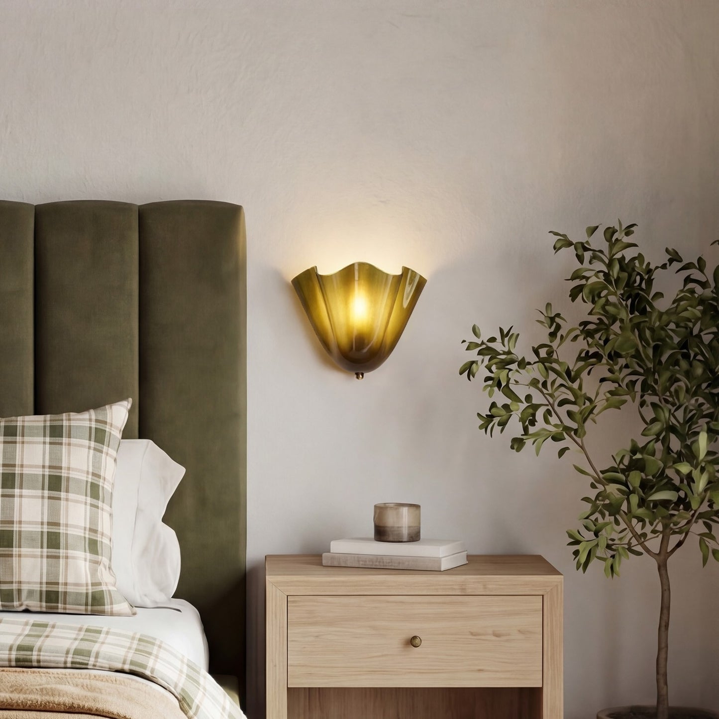 Kyrintha Mid-Century Skirt Shell Glass Fazzo Petalia Wall Sconce