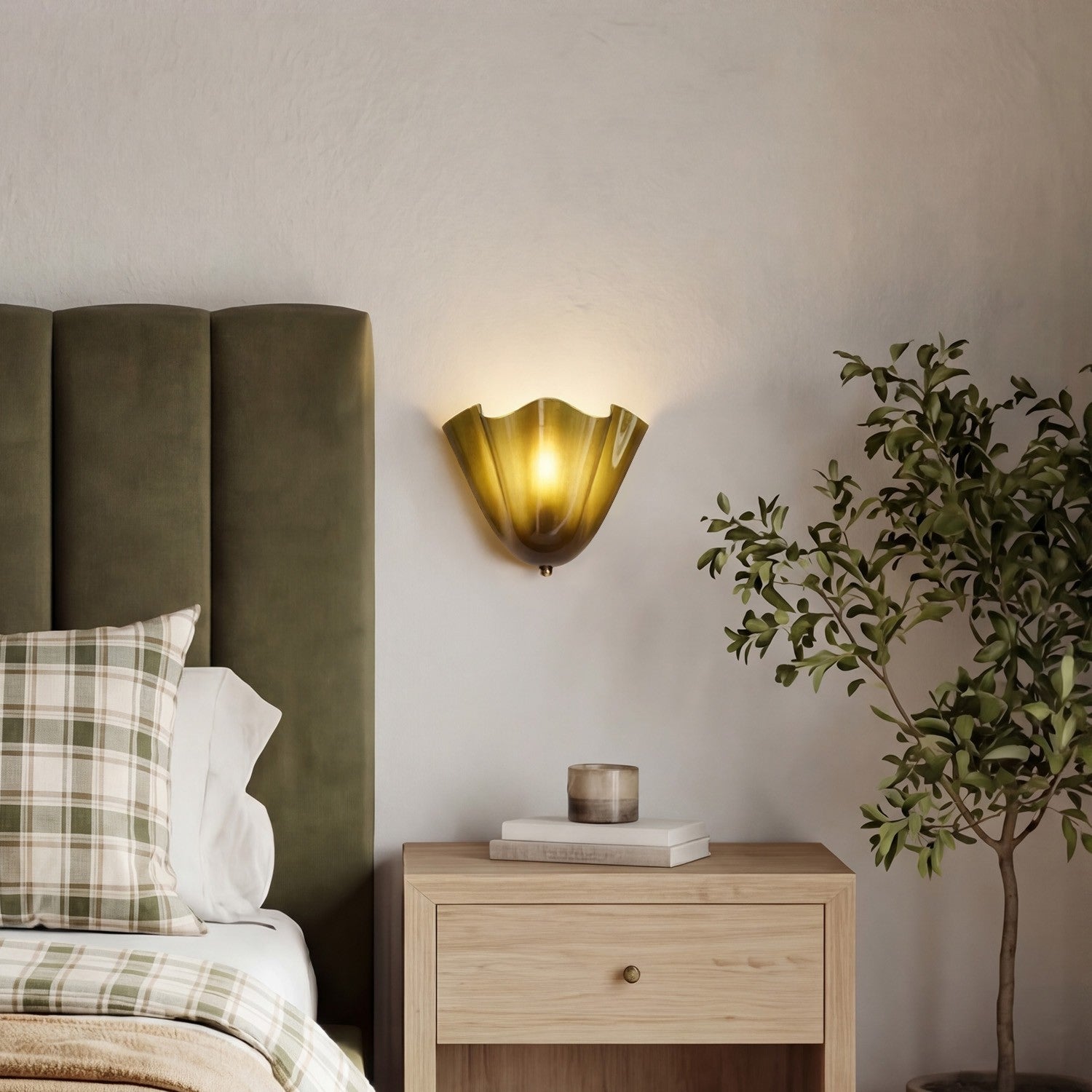 Kyrintha Mid-Century Skirt Shell Glass Fazzo Petalia Wall Sconce