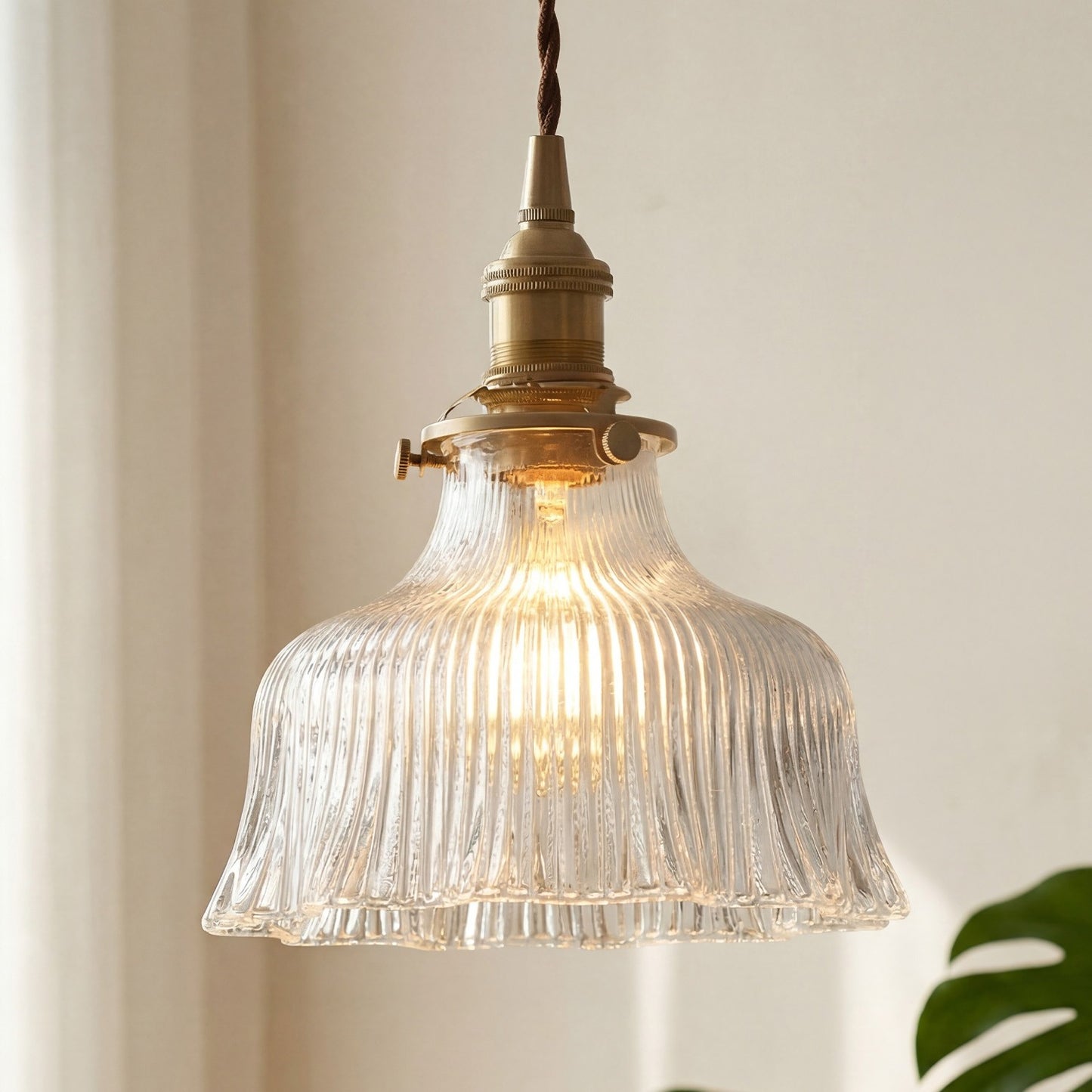 Hermin Antique Flower Ribbed Glass Pendant Light